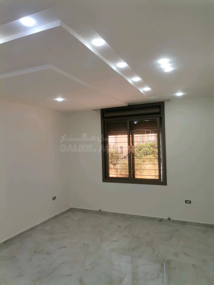 شقة في شقه ثاني فني  فاخره للبيع 202م على شارع البتراء  - 87,000 دأ - صورة 1