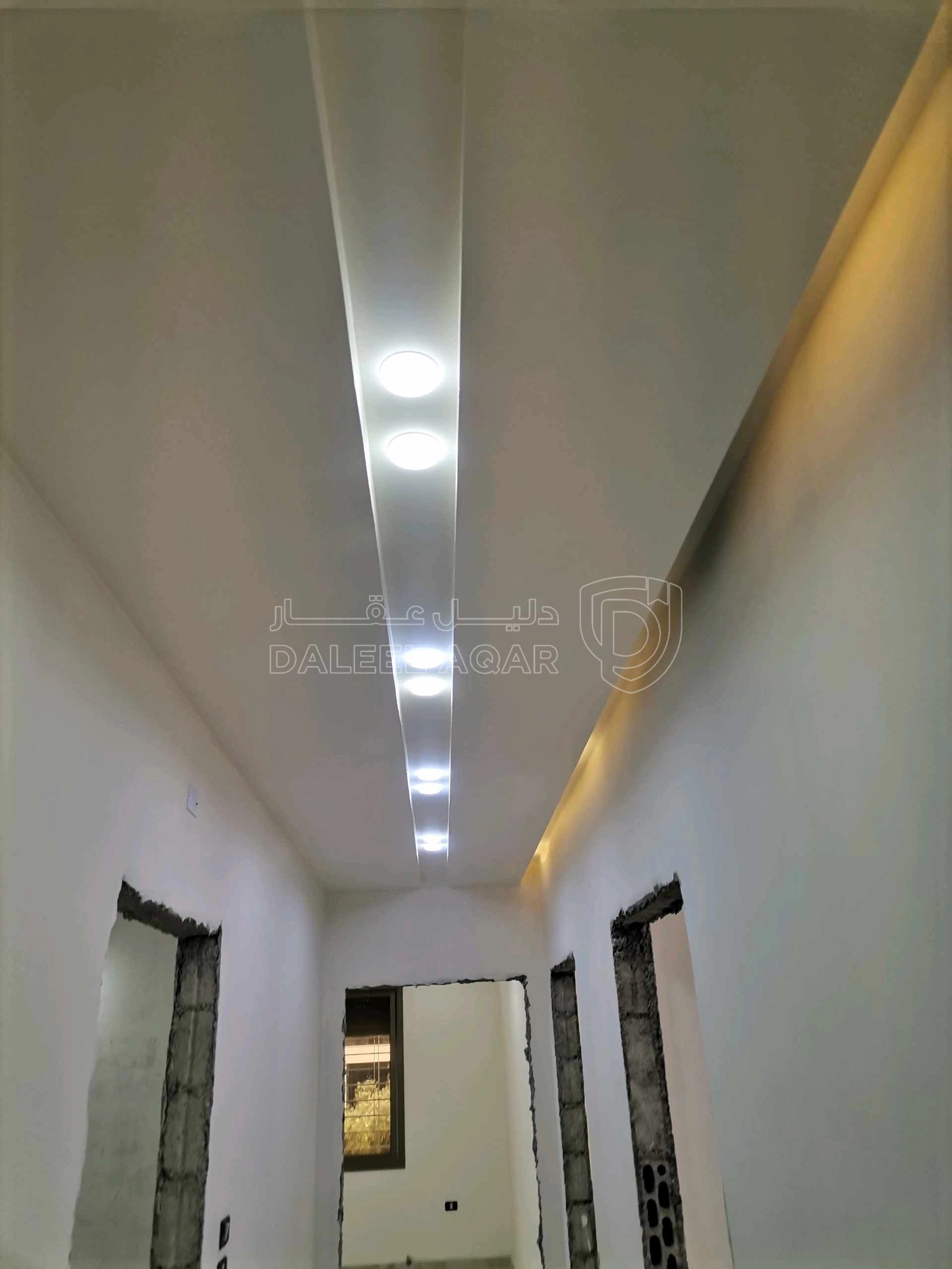 شقة في شقه ثاني فني  فاخره للبيع 202م على شارع البتراء  - 87,000 دأ - صورة 1