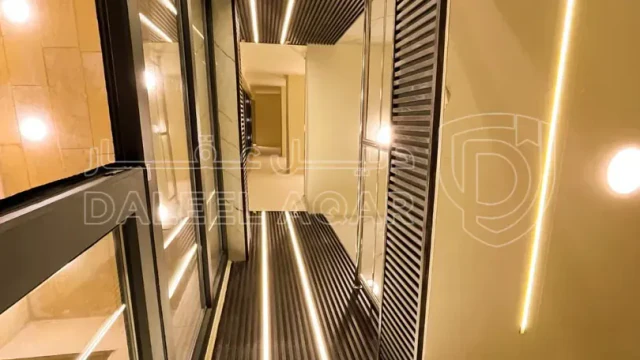 شقة - بداية طريق المطار - خلف المدارس العالمية  - 99000 دأ