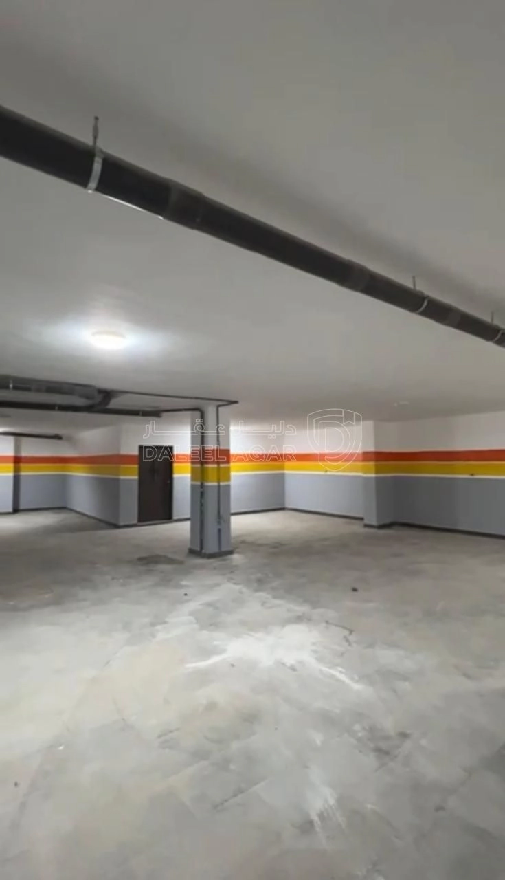 شقة في طريق المطار تبعد 950 متر عن مدارس العالمية  - 155,000 دأ - صورة 1