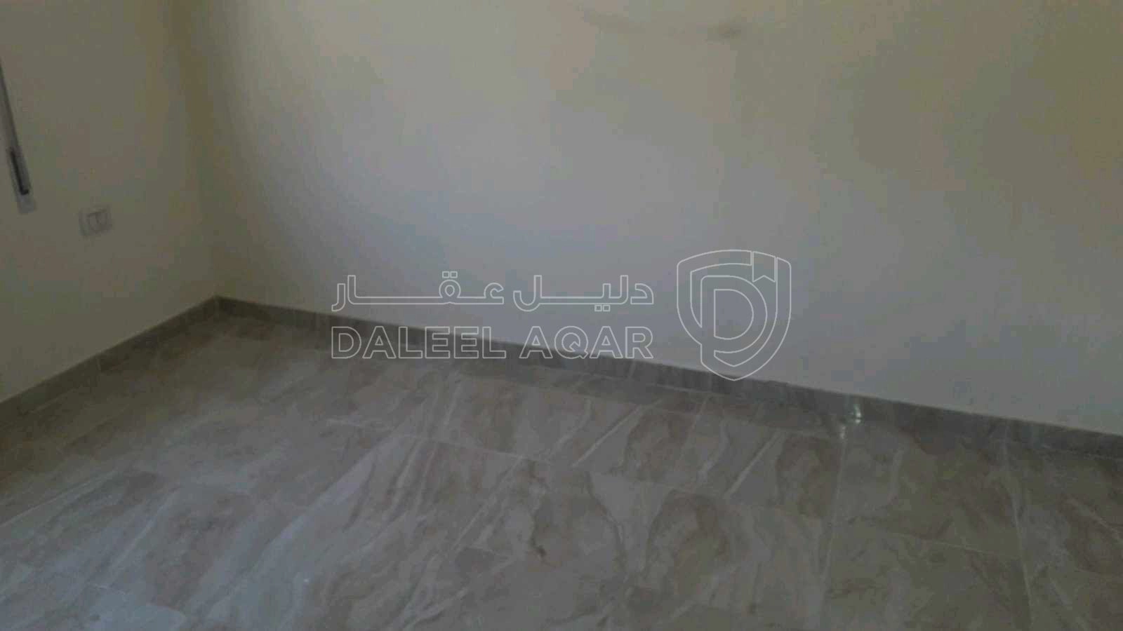 شقة في شقة للبيع قرب شارع الاستقلال  - 38,000 دأ - صورة 1