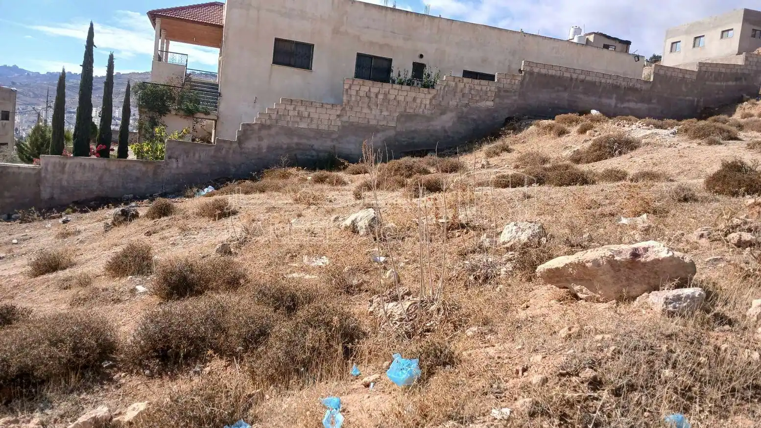 أرض في عين الباشا الخرشا خلف الراعي مول - 80,000 دأ - صورة 1