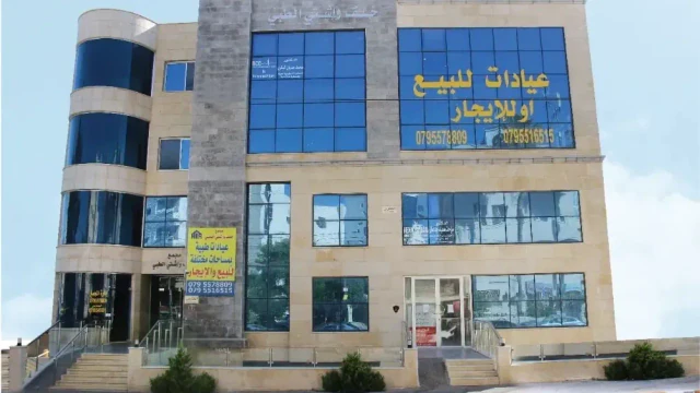 مكتب/تجاري - شارع الخالدي الطبي بجانب مستشفى الخالدي  - 56000 دأ