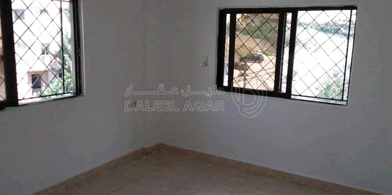 شقة في المنارة شارع ام الكرام  - 17,000 دأ - صورة 1