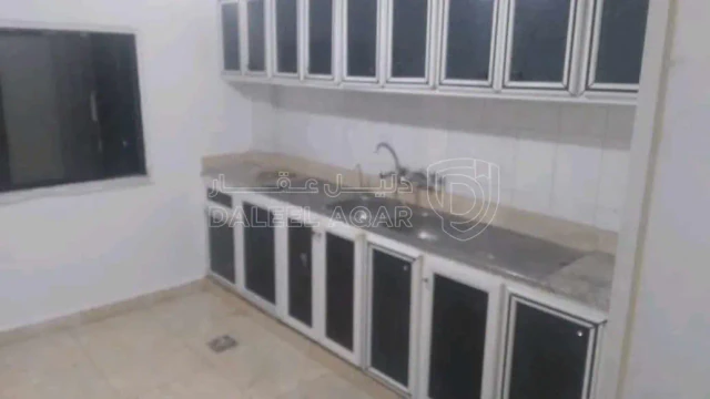 شقة - المنارة شارع ام الكرام  - 17000 دأ