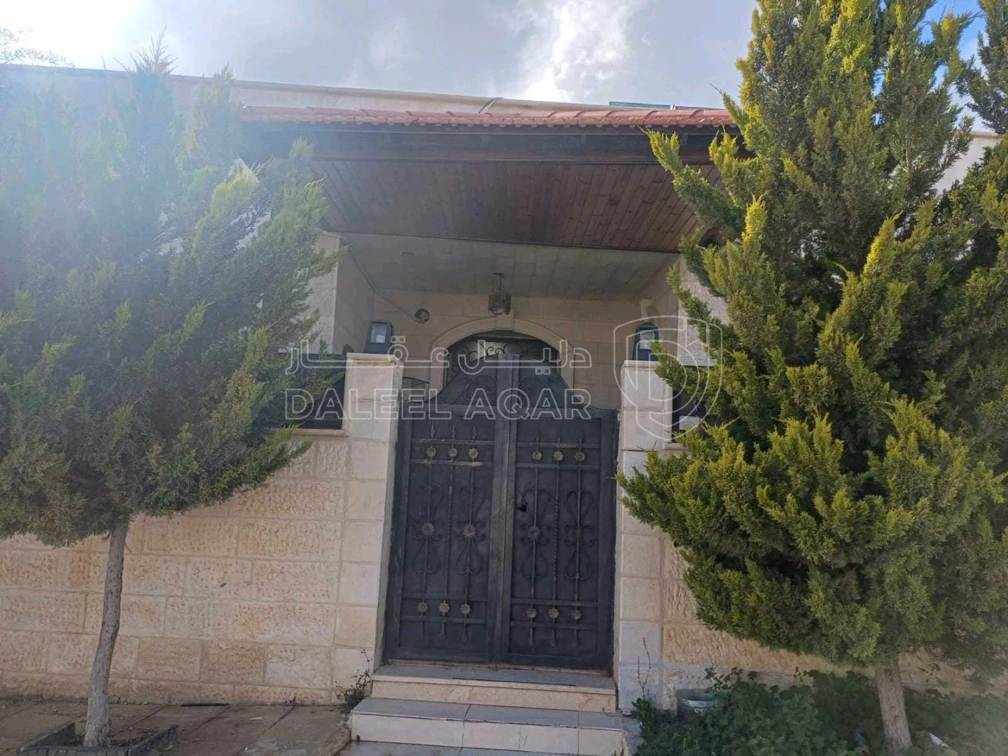 فيلا/منزل في منزل - 70,000 دأ - صورة 1