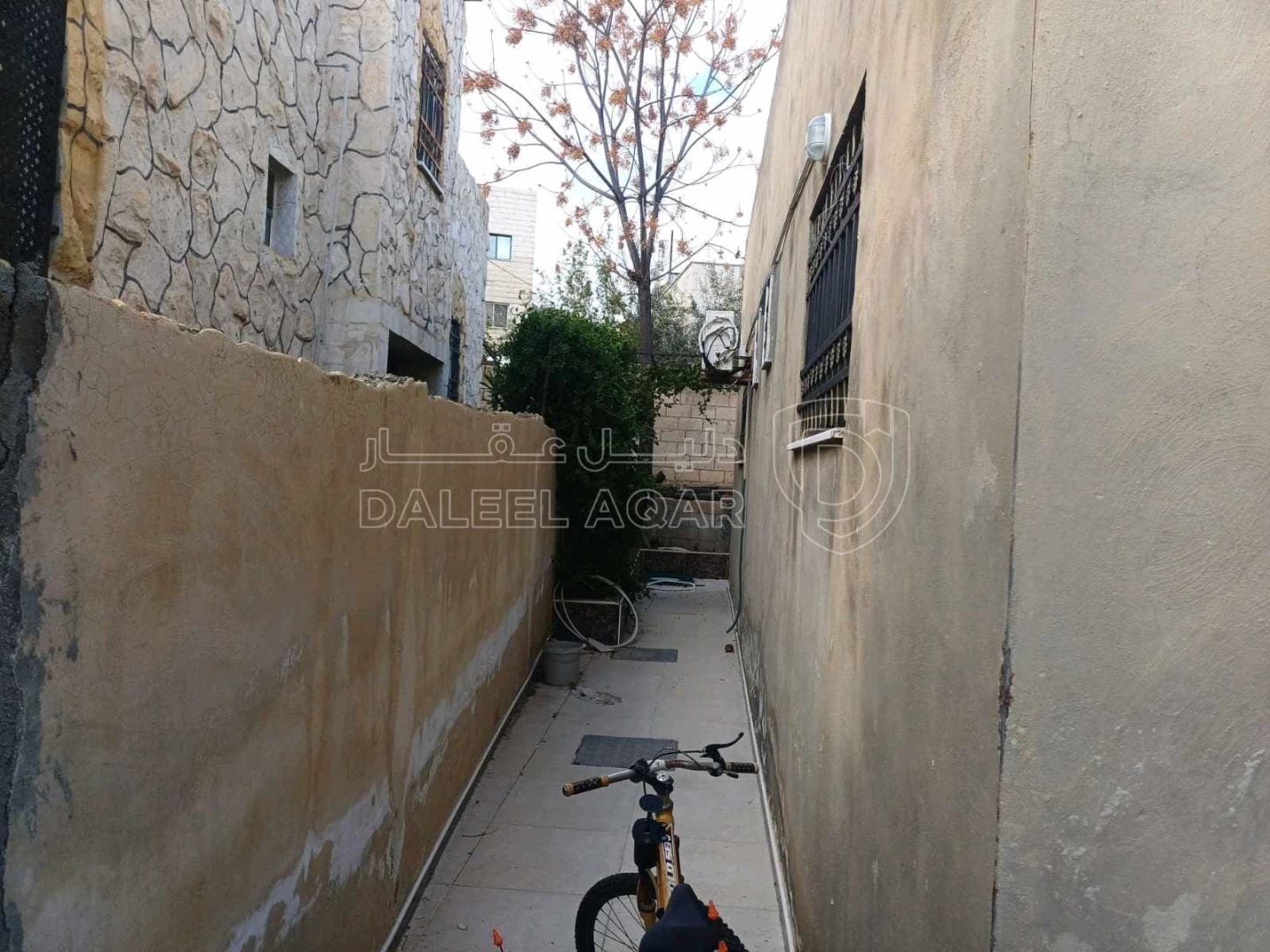 فيلا/منزل في منزل - 70,000 دأ - صورة 1
