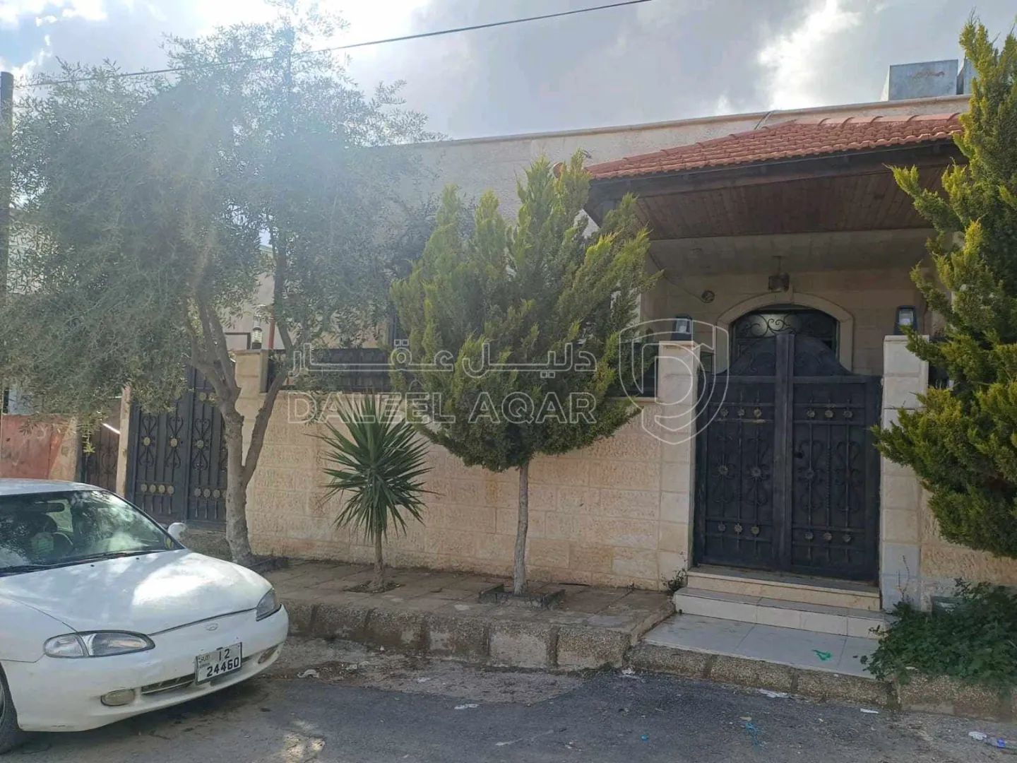 فيلا/منزل في منزل - 70,000 دأ - صورة 1