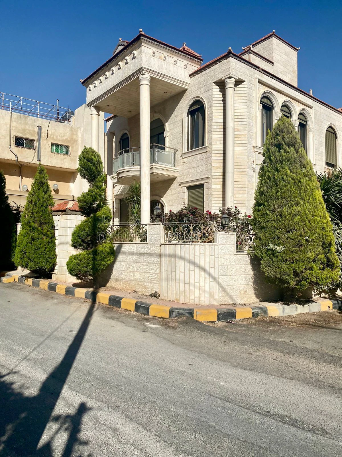 فيلا/منزل في عمان المقابلين شارع الحرية - 340,000 دأ - صورة 2