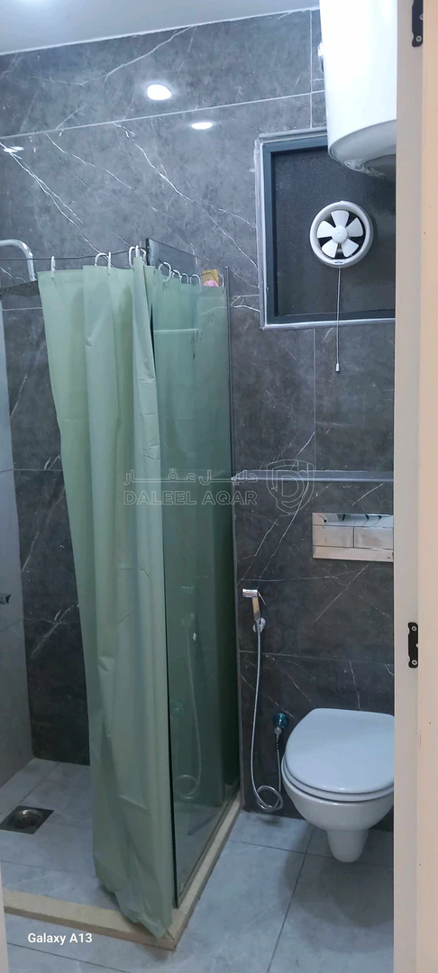 شقة في شقه مفروش فندقي مطبخ مفتوح على المعيشه مؤجره٤٥٠ د - 36,000 دأ - صورة 1