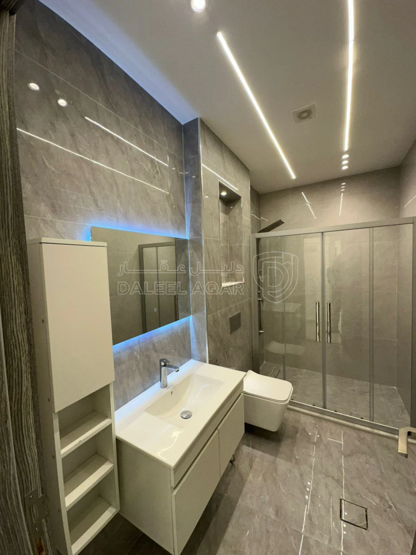 شقة في تبعد 2.5 كم عن شارع المطار - 65,000 دأ - صورة 1