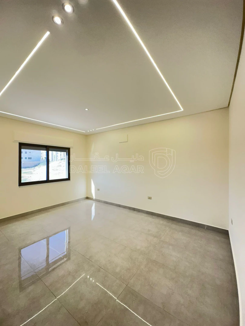 شقة في تبعد 2.5 كم عن شارع المطار - 65,000 دأ - صورة 1