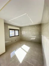 شقة في تبعد 2.5 كم عن شارع المطار - 65,000 دأ - صورة NaN