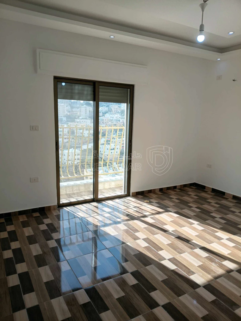 شقة في البلقاء . السلط . إسكان المهندسين . بالقرب من احد  - 65,000 دأ - صورة 1