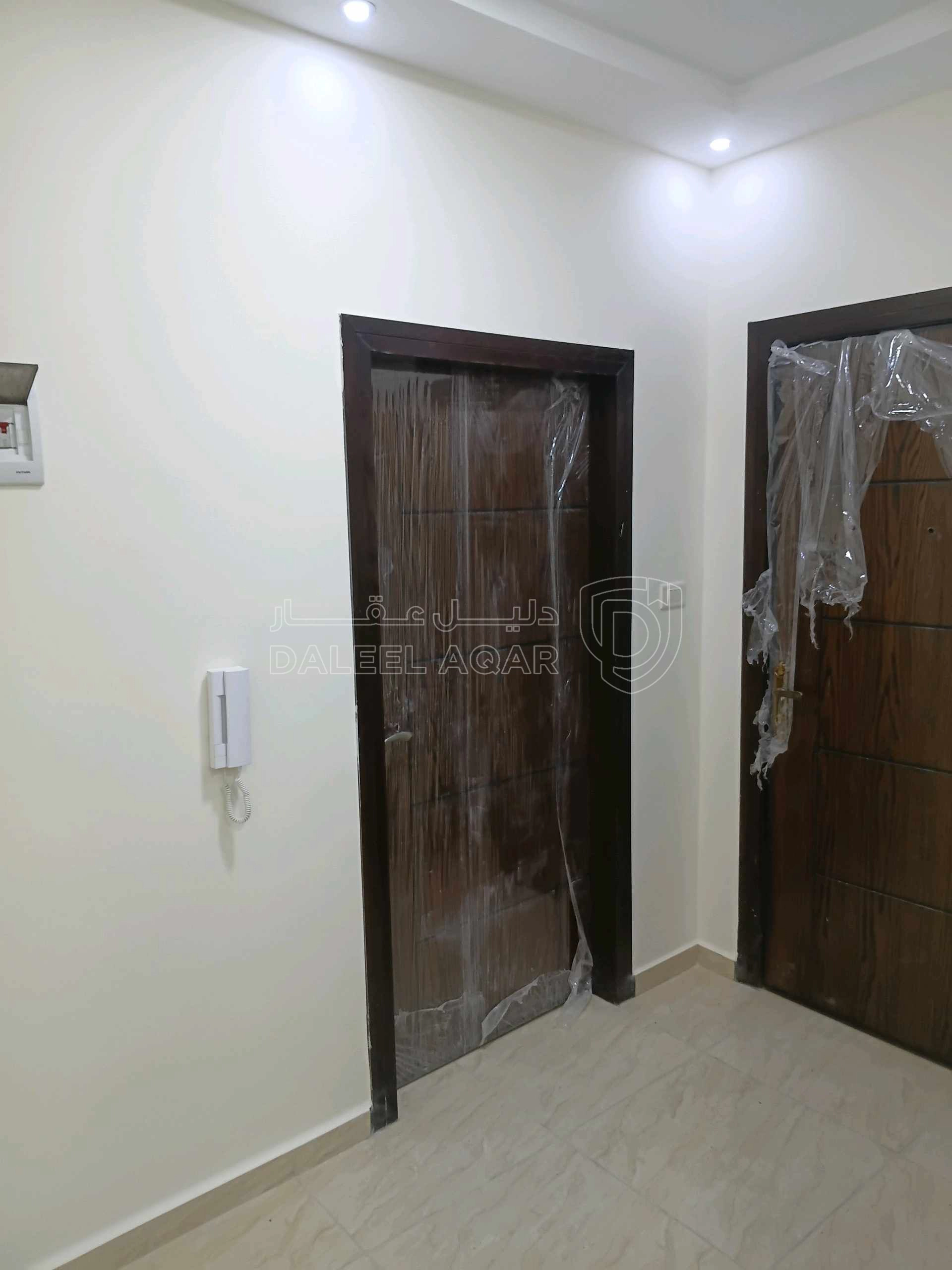 شقة في البلقاء . السلط . إسكان المهندسين . بالقرب من احد  - 65,000 دأ - صورة 1