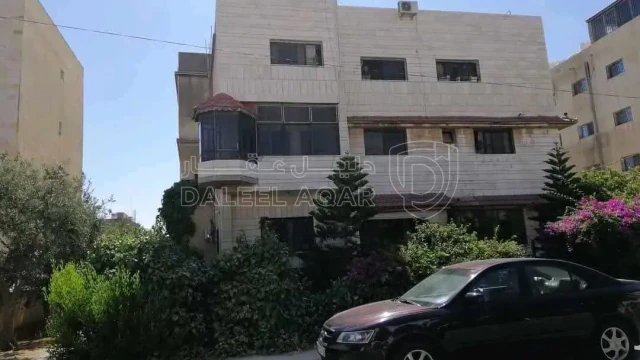 فيلا/منزل - اربد الحي الشرقي خلف مدرسه الوليد  - 150000 دأ