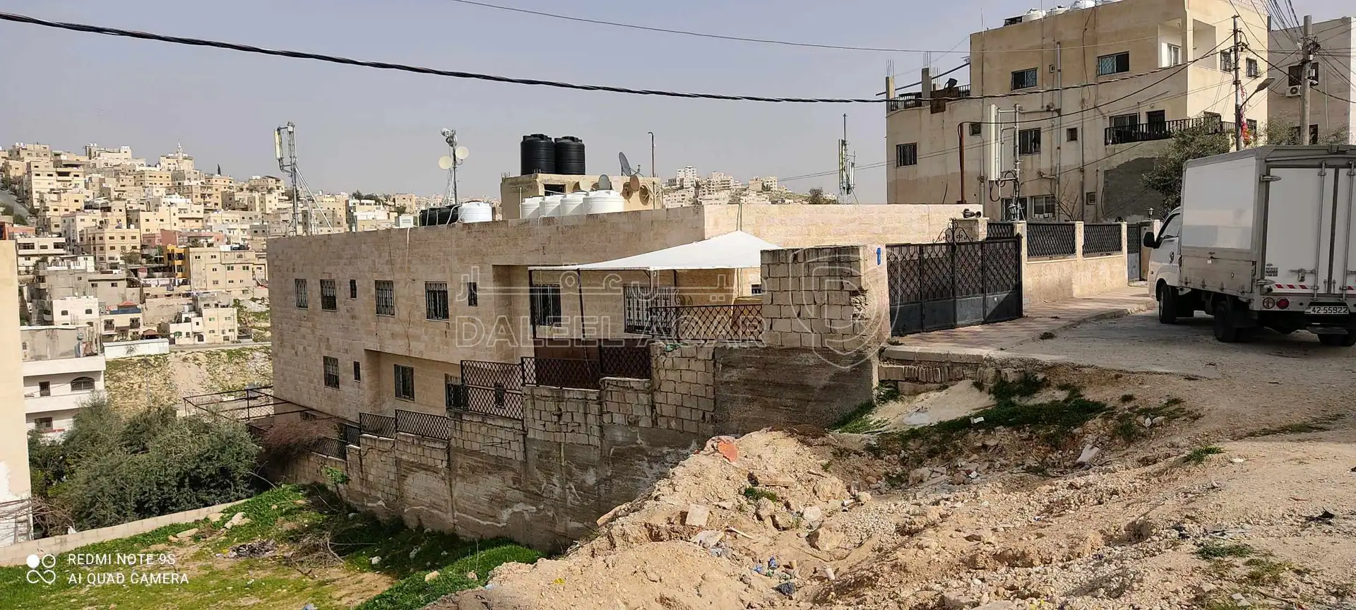 مبنى في عمان، حي عدن، قريب من مدرسة النصر المهنية . - 160,000 دأ - صورة 1