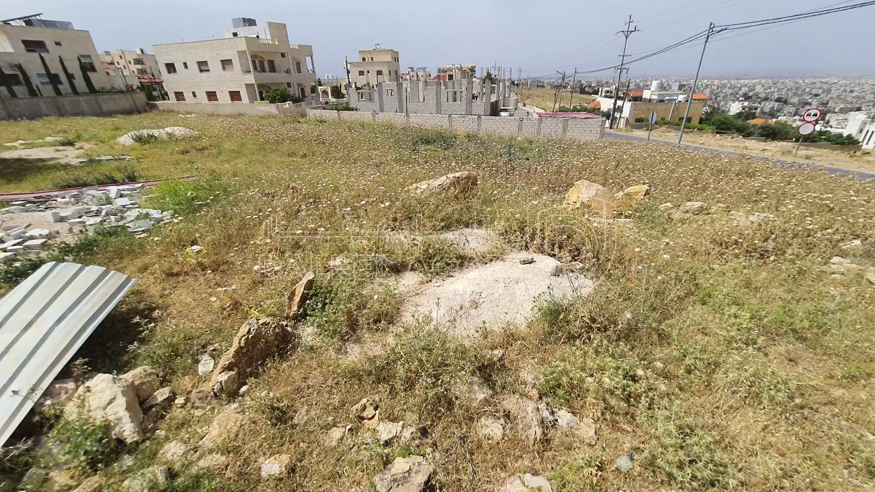 أرض في اراضي راقية في منطقة ايدون - 85,000 دأ - صورة 1