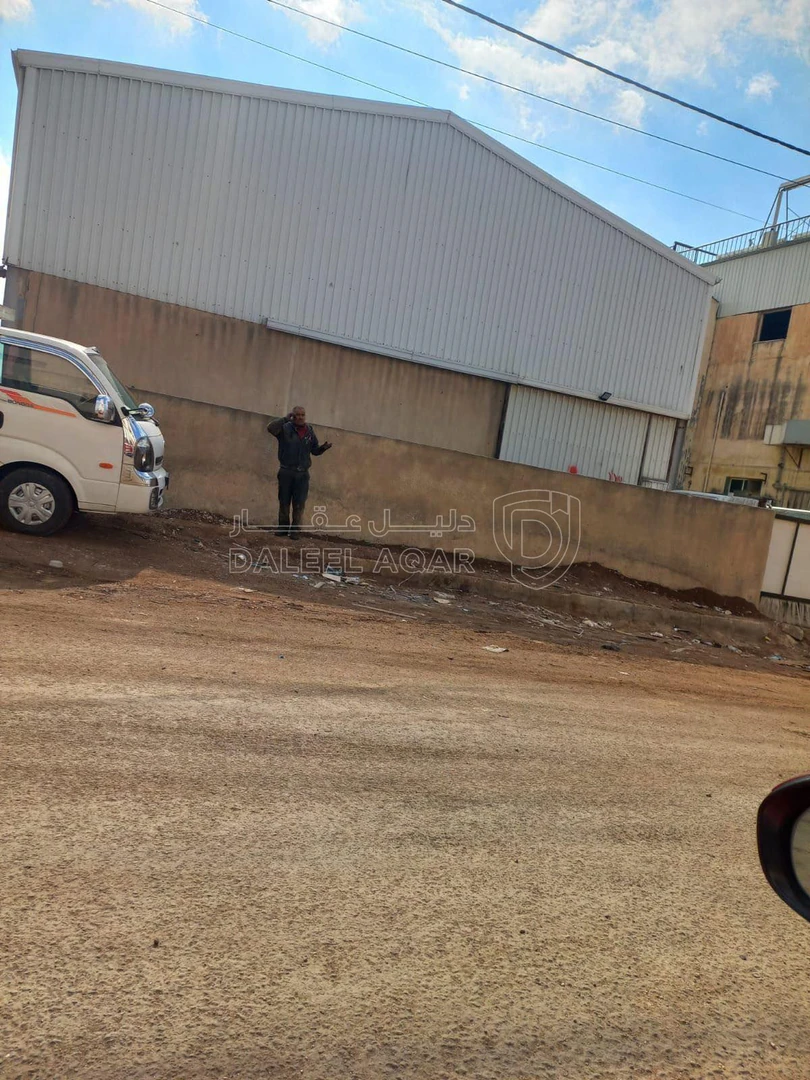 مبنى في الرجيب - بجوار مصنع ألبان حارتنا - 310,000 دأ - صورة 1