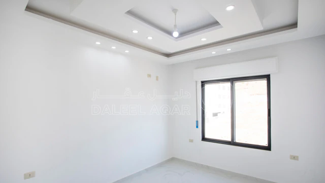 شقة - دوار البنزين شارع الحكمة  - 45000 دأ