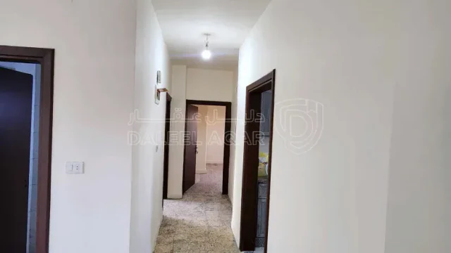شقة - شقة طابقية للبيع مناسبة للاستثمار او السكن - 35000 دأ