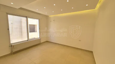 شقة في خلف المدارس العالمية - 139,000 دأ - صورة NaN