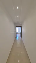 شقة في خلف المدارس العالمية - 139,000 دأ - صورة NaN