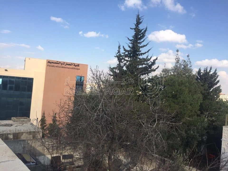 فيلا/منزل في منزل للبيع خلف جامعة البتراء في موقع مميز جدا  - 550,000 دأ - صورة 1