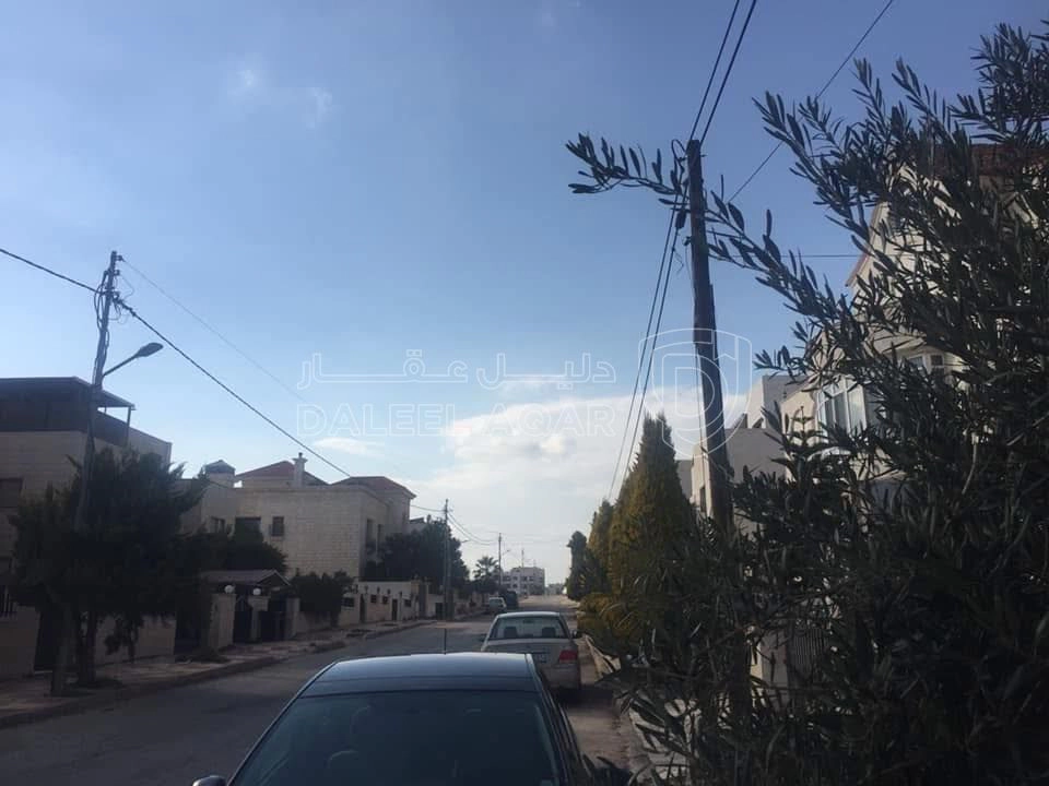 فيلا/منزل في منزل للبيع خلف جامعة البتراء في موقع مميز جدا  - 550,000 دأ - صورة 1