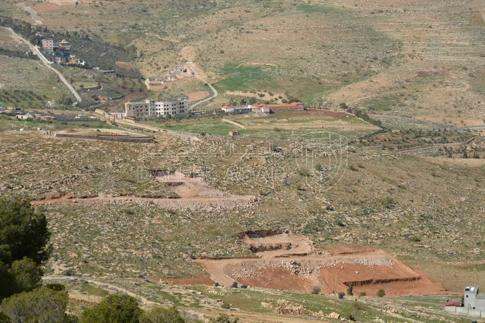 أرض في شفا بدران بالقرب من قصر نجار ومشروع طاقه شمسيه - 75,000 دأ - صورة 1