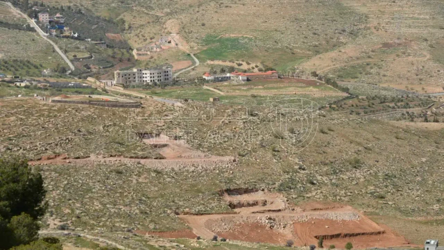 أرض في شفا بدران بالقرب من قصر نجار ومشروع طاقه شمسيه - 15,000 دأ - صورة 1
