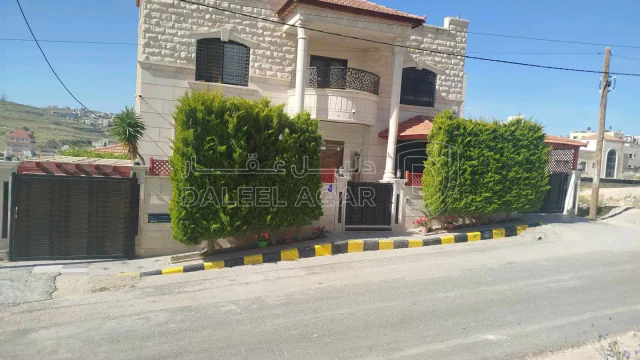 فيلا/منزل - حي المنصور  - 380000 دأ
