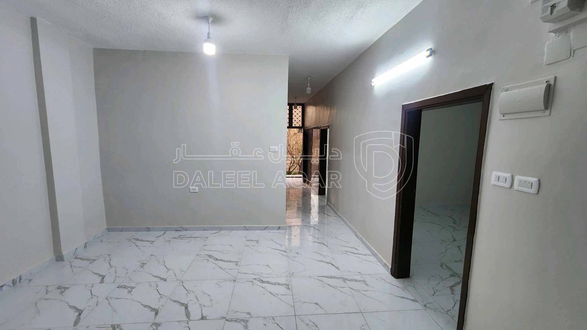 فيلا/منزل في الزرقاء شارع الامير عبد الإله نزول الحاووز  - 35,000 دأ - صورة 1