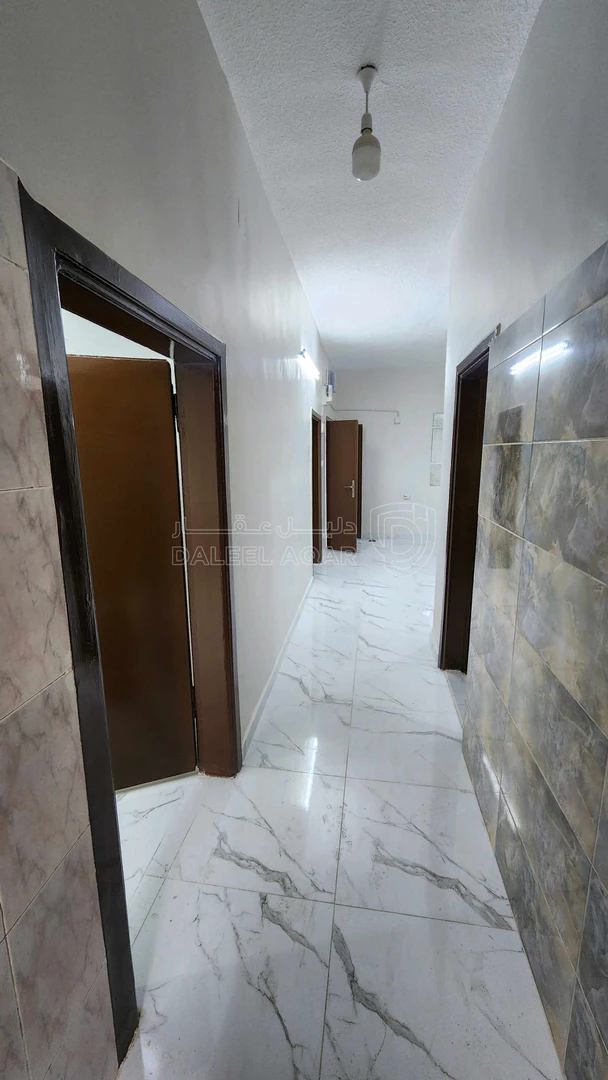 فيلا/منزل في الزرقاء شارع الامير عبد الإله نزول الحاووز  - 35,000 دأ - صورة 1