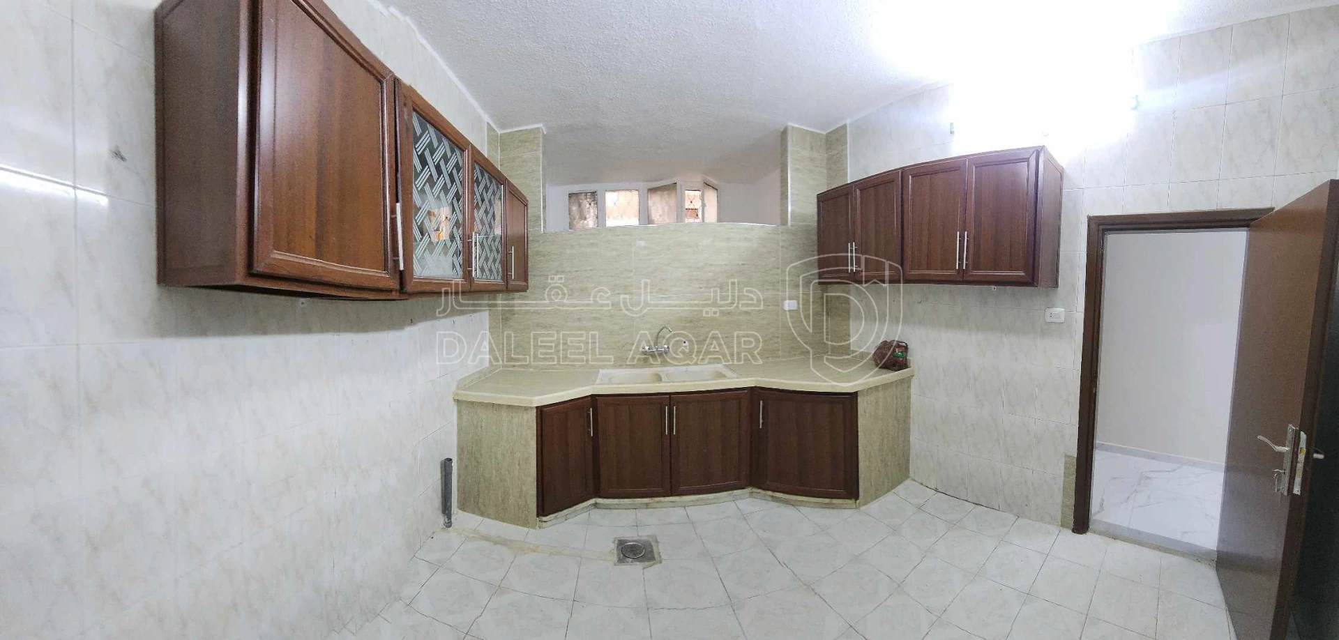 فيلا/منزل في الزرقاء شارع الامير عبد الإله نزول الحاووز  - 35,000 دأ - صورة 1