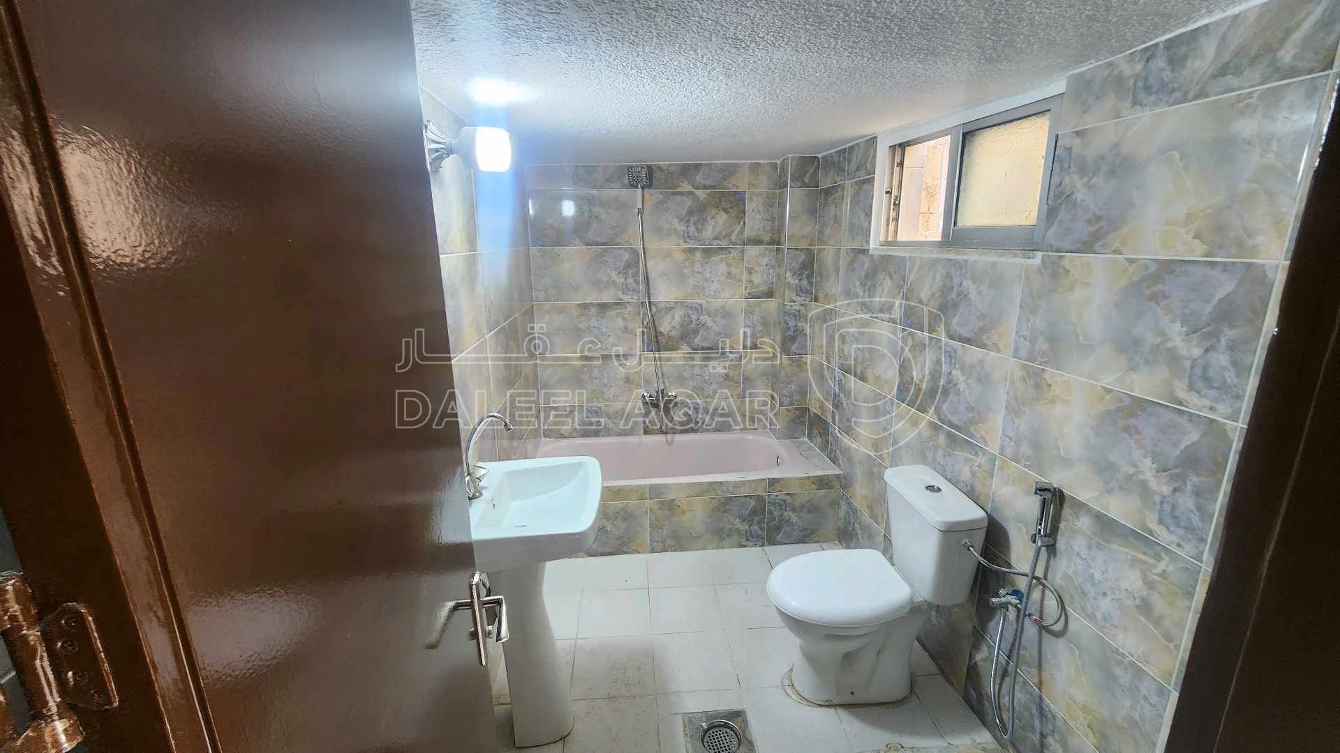 فيلا/منزل في الزرقاء شارع الامير عبد الإله نزول الحاووز  - 35,000 دأ - صورة 1