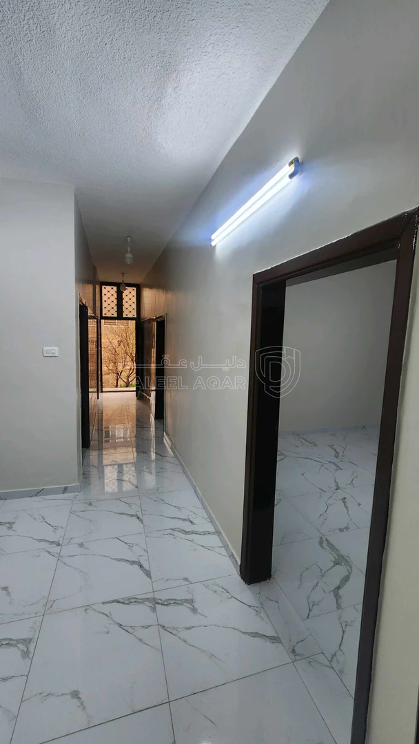 فيلا/منزل في الزرقاء شارع الامير عبد الإله نزول الحاووز  - 35,000 دأ - صورة 1