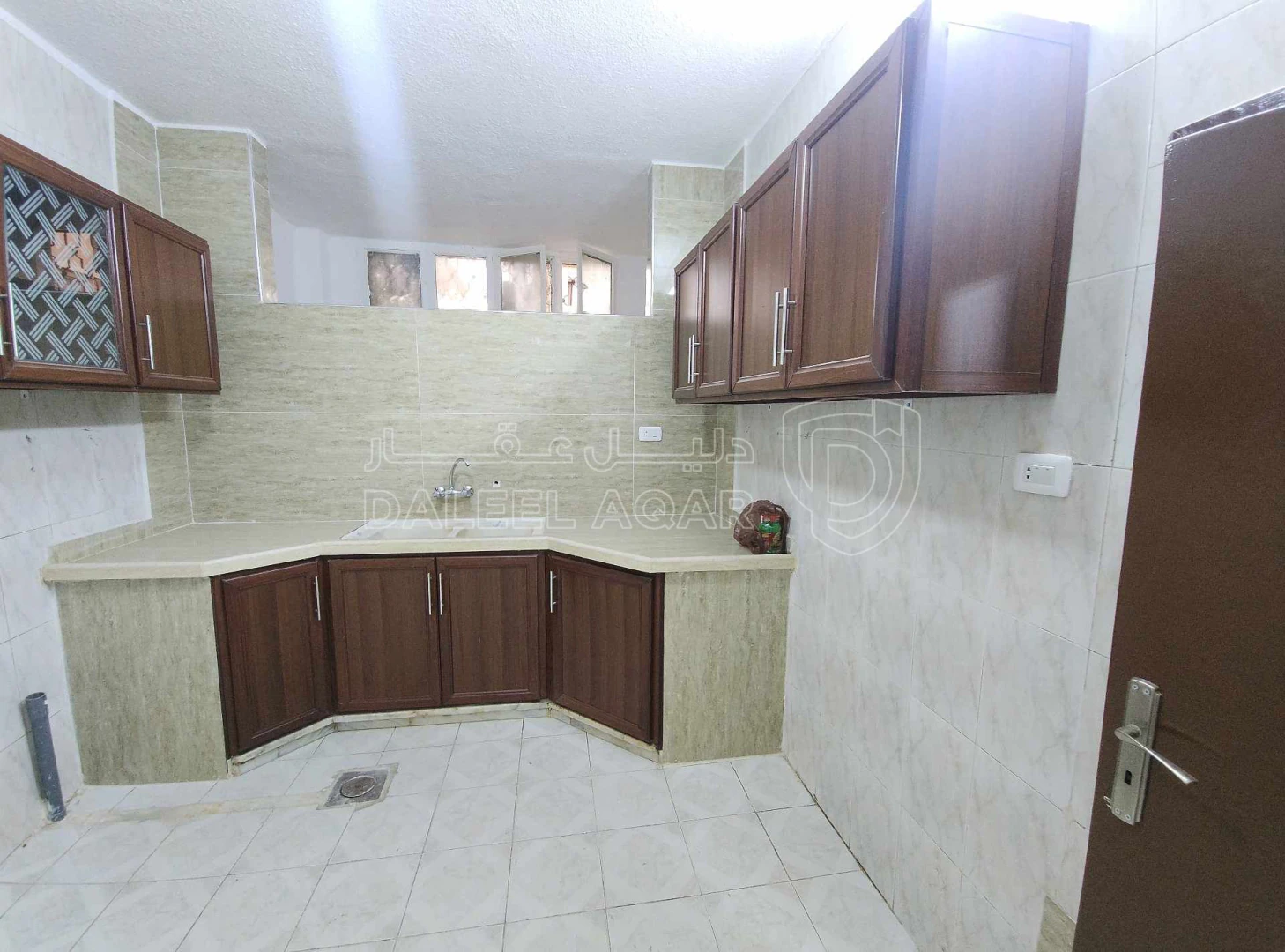 فيلا/منزل في الزرقاء شارع الامير عبد الإله نزول الحاووز  - 35,000 دأ - صورة 1