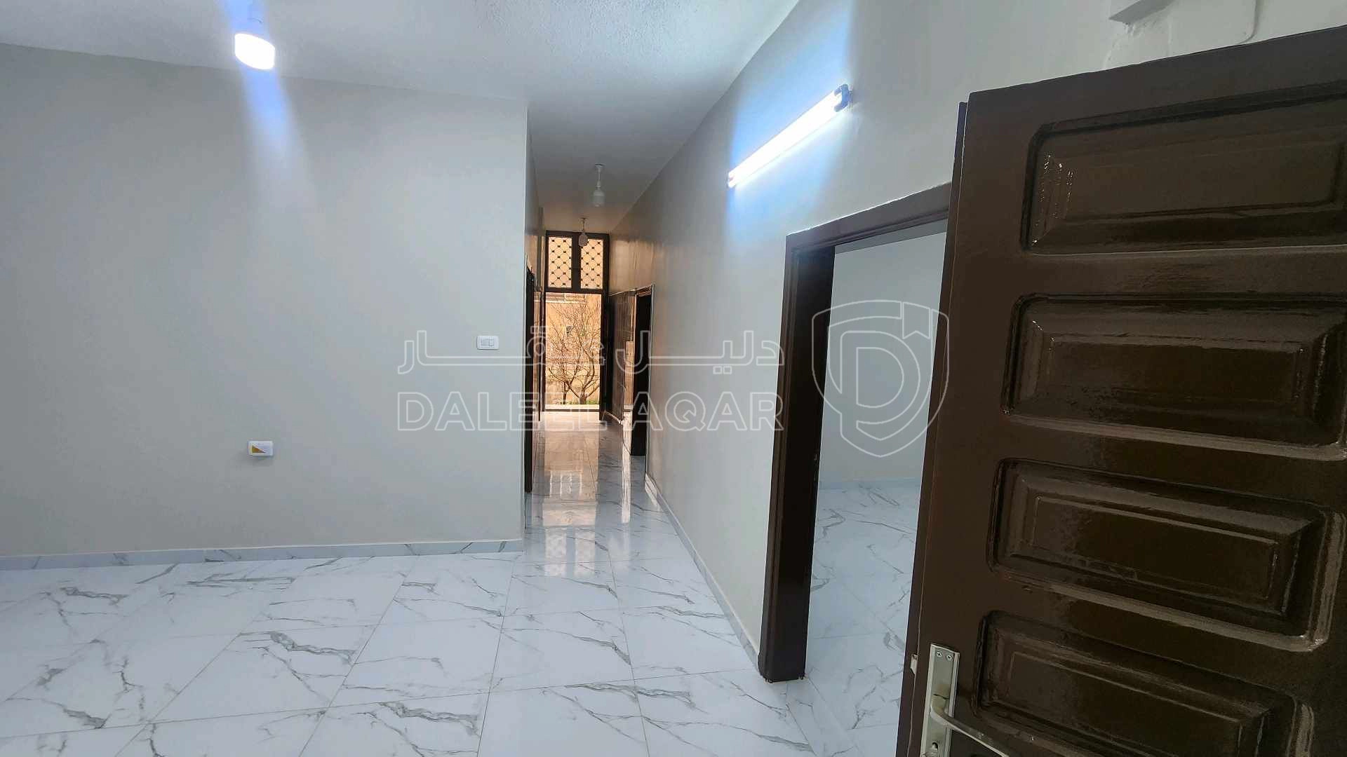 فيلا/منزل في الزرقاء شارع الامير عبد الإله نزول الحاووز  - 35,000 دأ - صورة 1