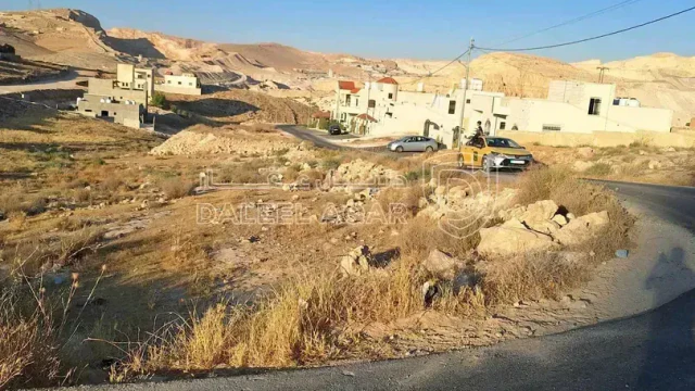 أرض في ارض للبيع في اسكان ماركا قريه خالد - 12,000 دأ - صورة 1