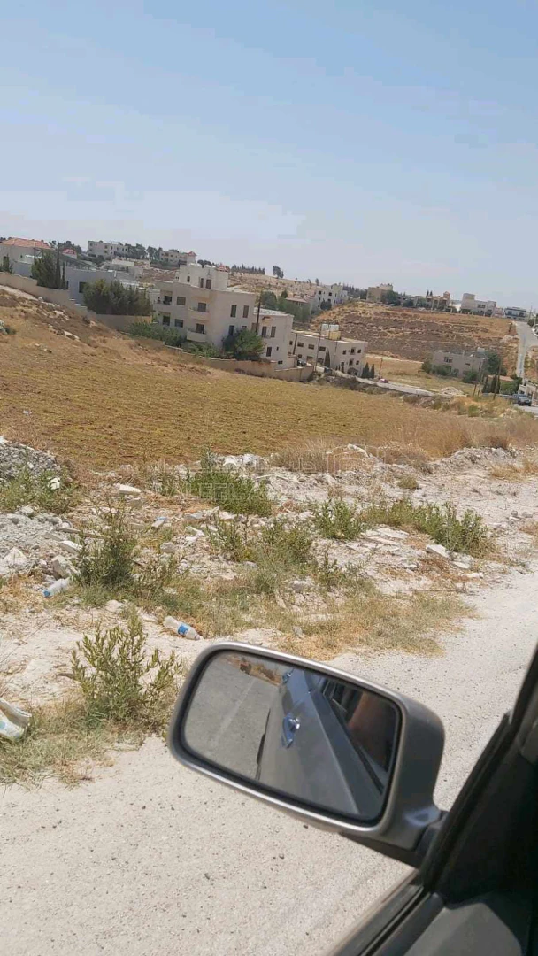 أرض في الحي المفابل لكازية السلام - 225,000 دأ - صورة 1
