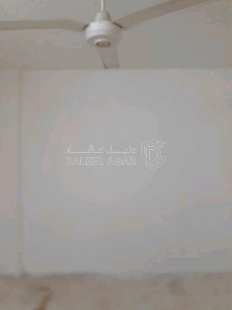 شقة في الزرقاء.  الزواهره. حي القمر . مقابل كلية قرطبه  - 30,000 دأ - صورة 1