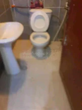 شقة - الزرقاء.  الزواهره. حي القمر . مقابل كلية قرطبه  - 30000 دأ