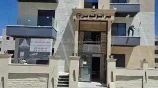 شقة - شقة بمنطقة فلل مميزه وباجمد اماكن البنيات - 77000 دأ