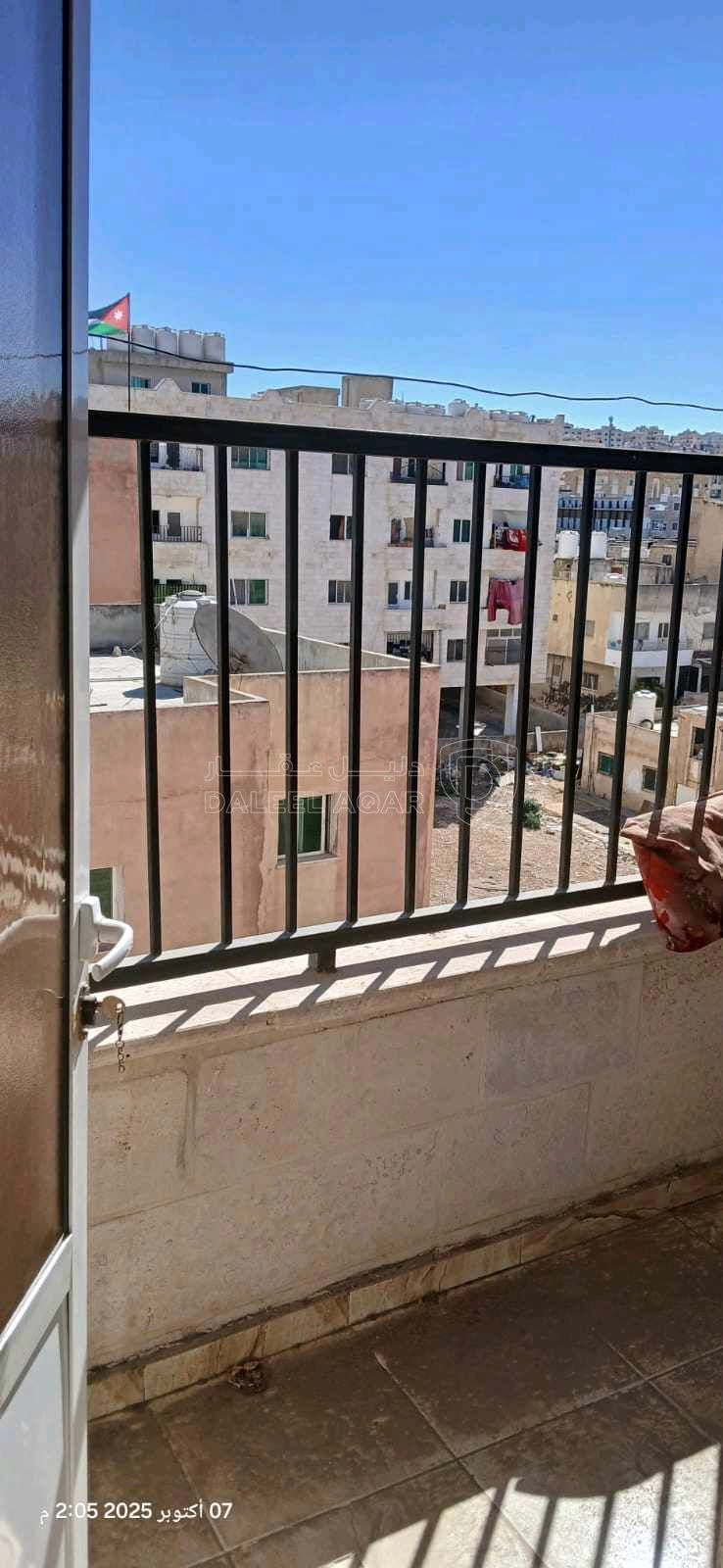 شقة في شقة ستديو للبيع غرفتين وصالة ومطبخ وحمام وبرندة - 13,500 دأ - صورة 1