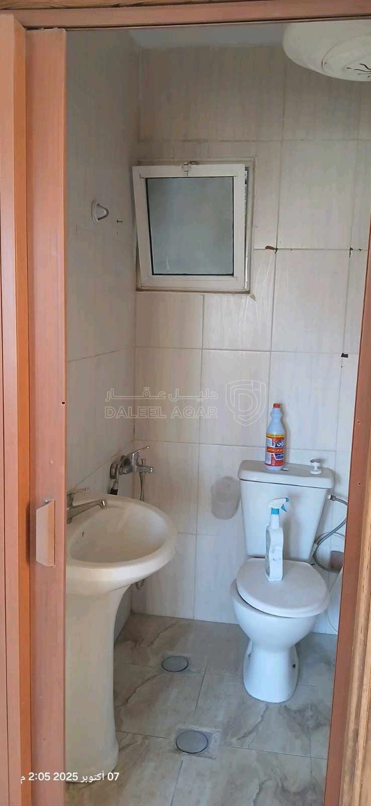 شقة في شقة ستديو للبيع غرفتين وصالة ومطبخ وحمام وبرندة - 13,500 دأ - صورة 1