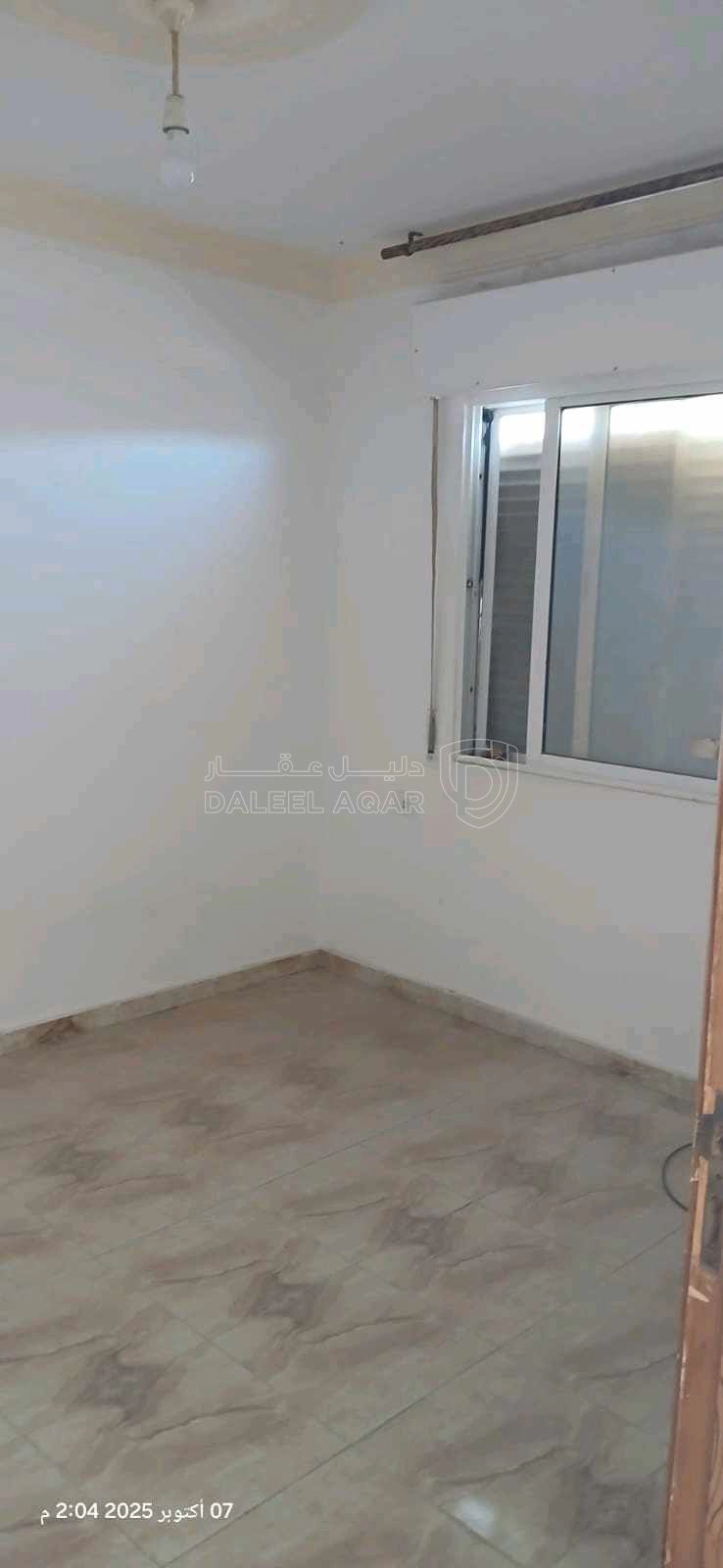 شقة في شقة ستديو للبيع غرفتين وصالة ومطبخ وحمام وبرندة - 13,500 دأ - صورة 1