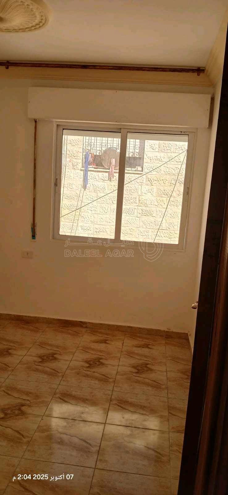 شقة في شقة ستديو للبيع غرفتين وصالة ومطبخ وحمام وبرندة - 13,500 دأ - صورة 1