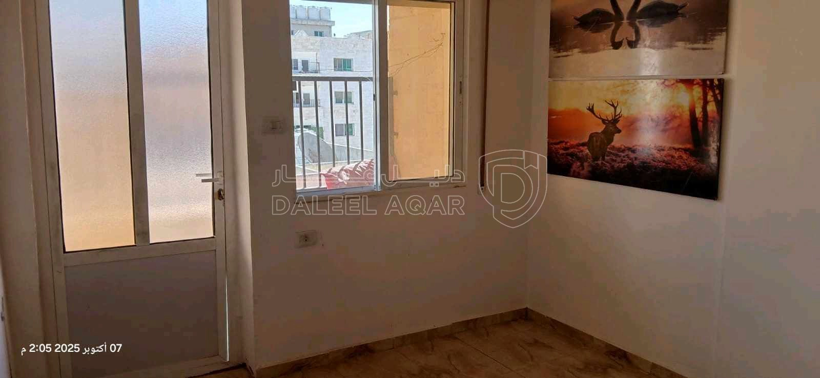 شقة في شقة ستديو للبيع غرفتين وصالة ومطبخ وحمام وبرندة - 13,500 دأ - صورة 1