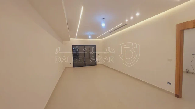 شقة -  خلف اتصالات اورانج - 145000 دأ